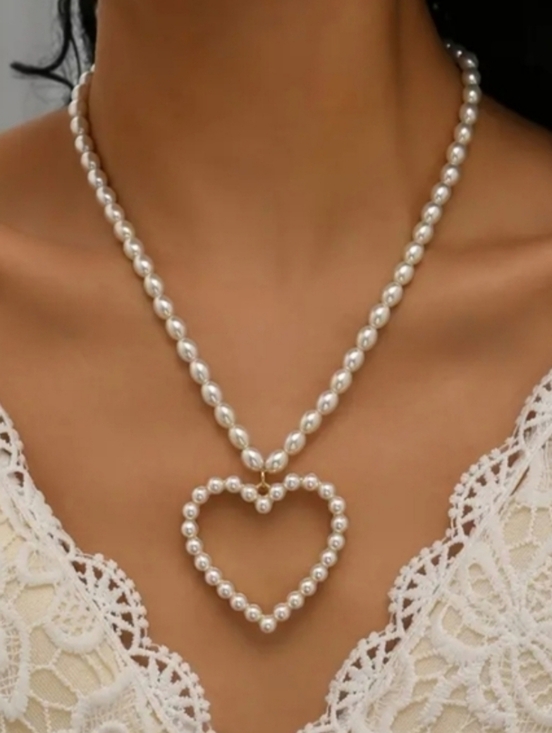 Jewelry - Elegant Pearl Heart Statement Necklace